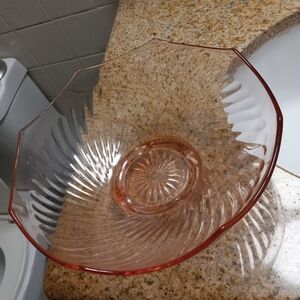 Chic Pink Glass Bowl with Scalloped Edge